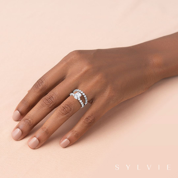 Classic Single Prong Diamond Band